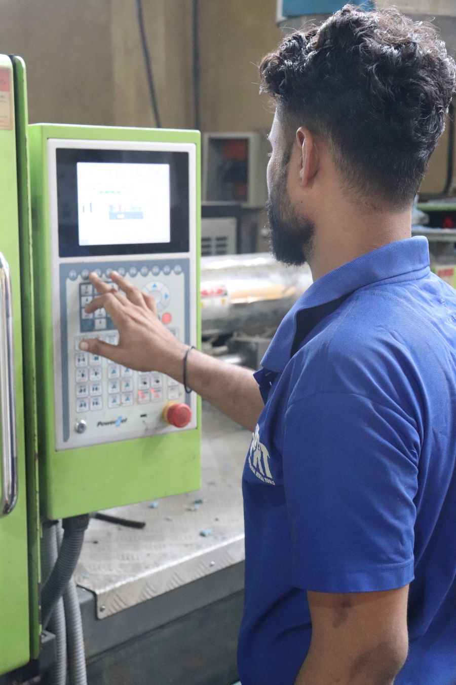 Operator using a machine control interface